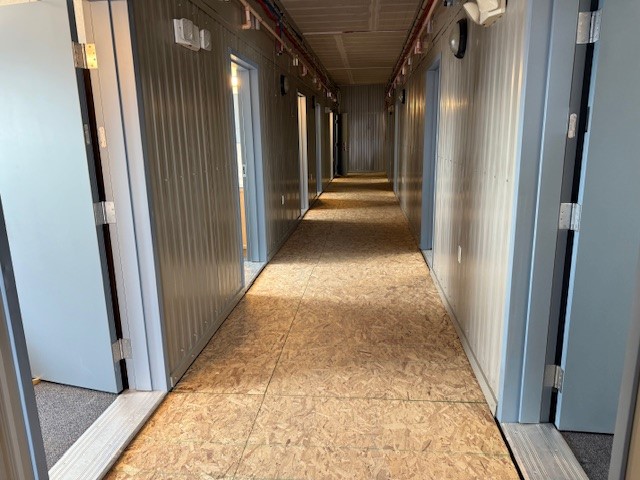 2 Units - Modular Trailer Mounted Buildings With 30 Jack & Jill Rooms And 4 Private Ensuite Rooms)